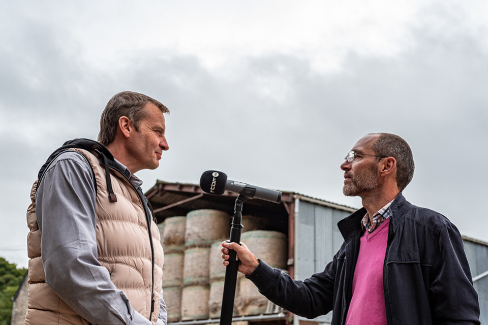 CaptionÉric FROIDMONT interviewé au micro de la RTBF 